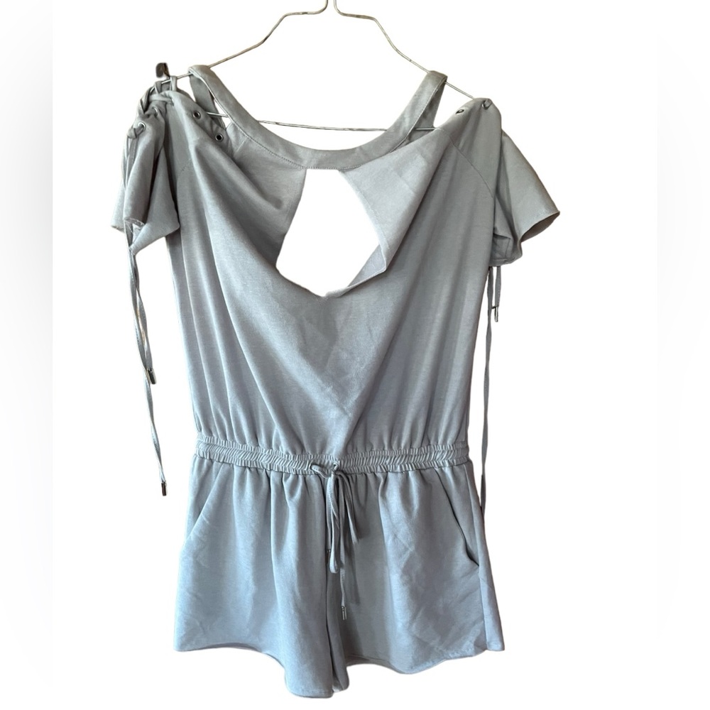 NWT Essue Open Tie Shoulder Romper